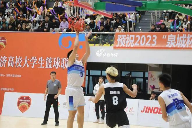 4月25日召开的中央政治局会议指出，助力传统产业改造升级，开辟战略性新兴产业和未来产业发展新赛道。今年一季度以来，我国深入推进“人工智能+”行动，大力支持大模型在传统产业的应用，打造一批智能工厂、数字化车间等标杆项目。